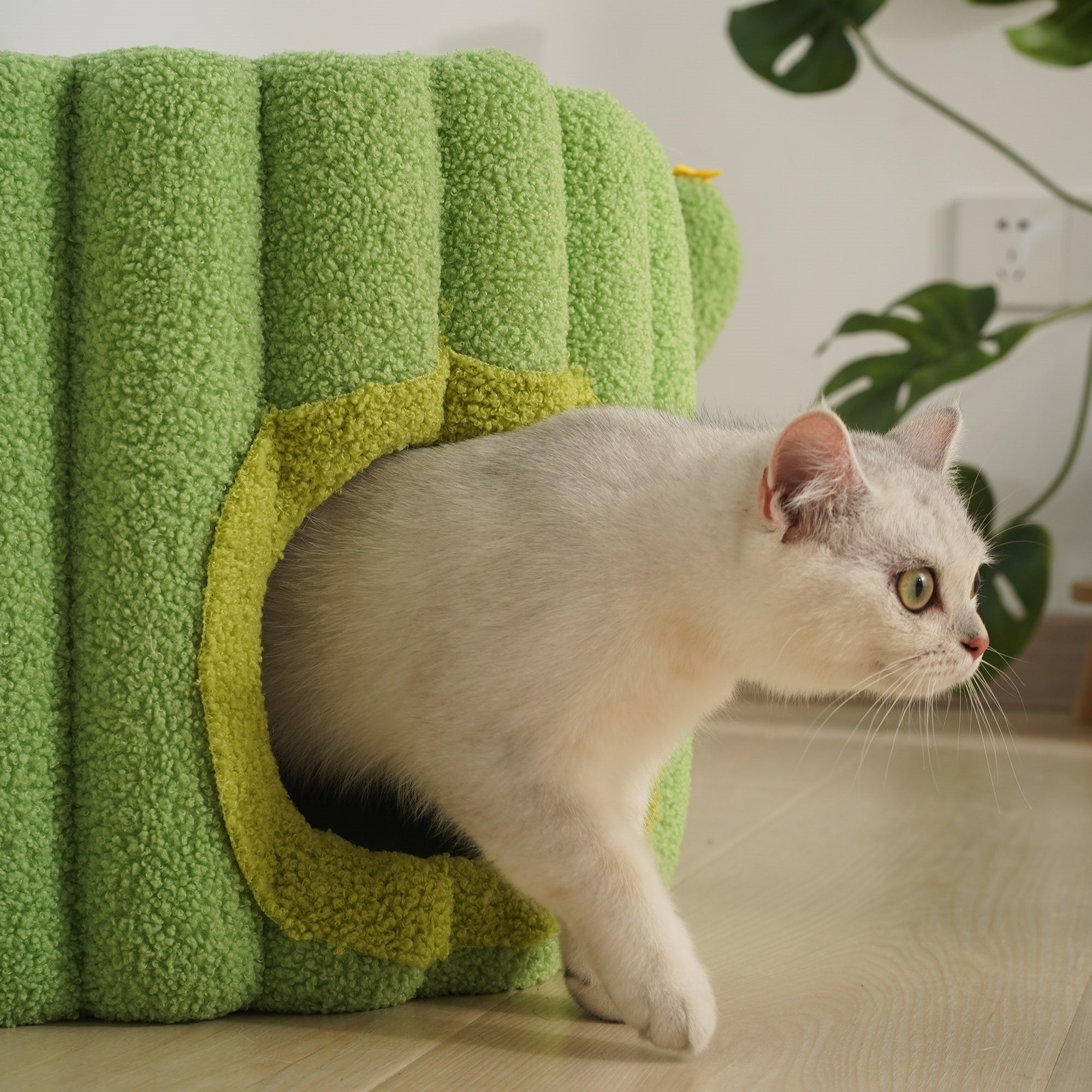 Fairela Pet Cactus 12.8-in Fleece Sisal Barrel Cat Condo, Green/Yellow