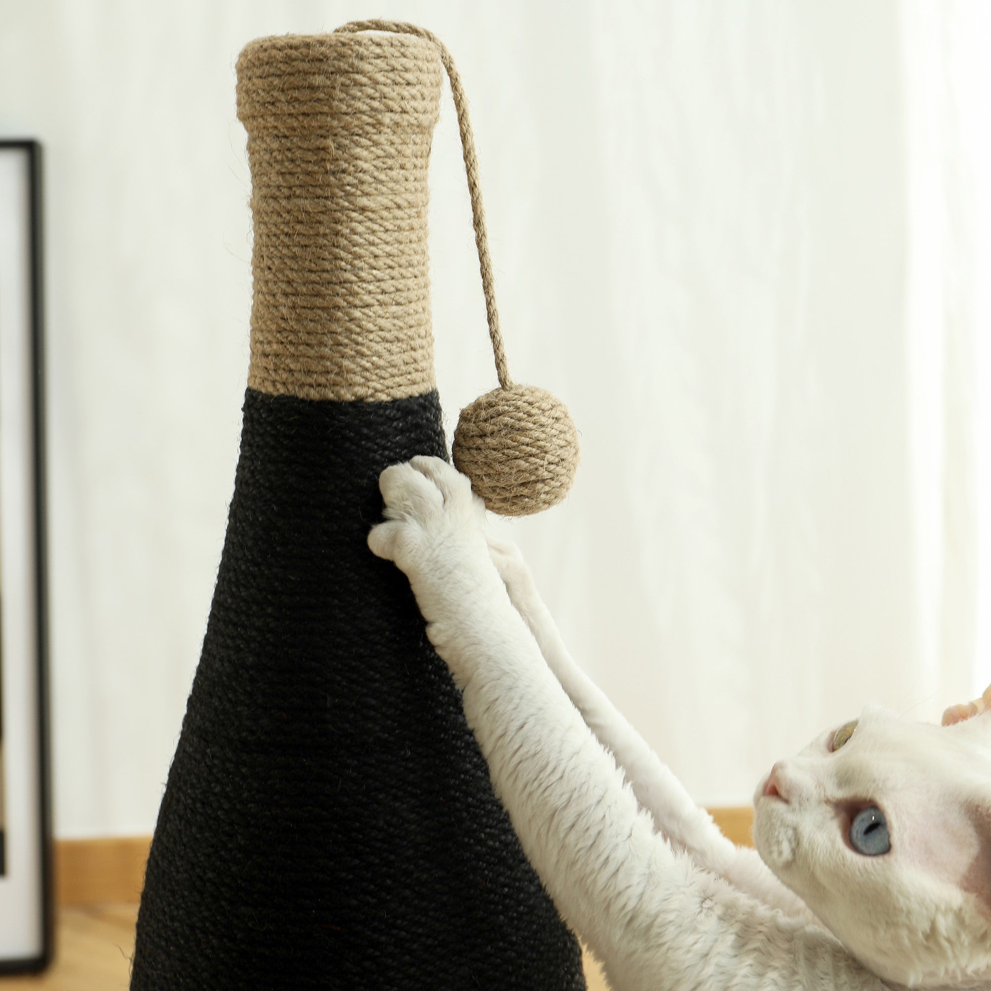 Fairela Pet Wine Bottle 24.8-in Hemp Cat Scratching Post, Black/Brown