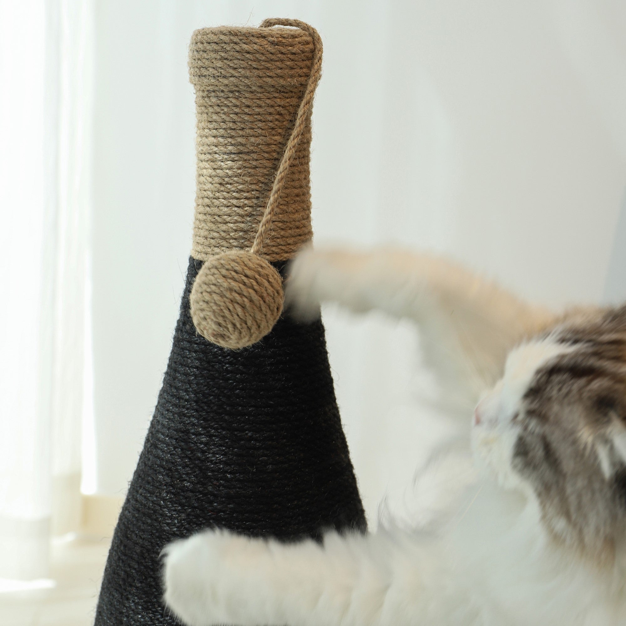 Fairela Pet Wine Bottle 24.8-in Hemp Cat Scratching Post, Black/Brown