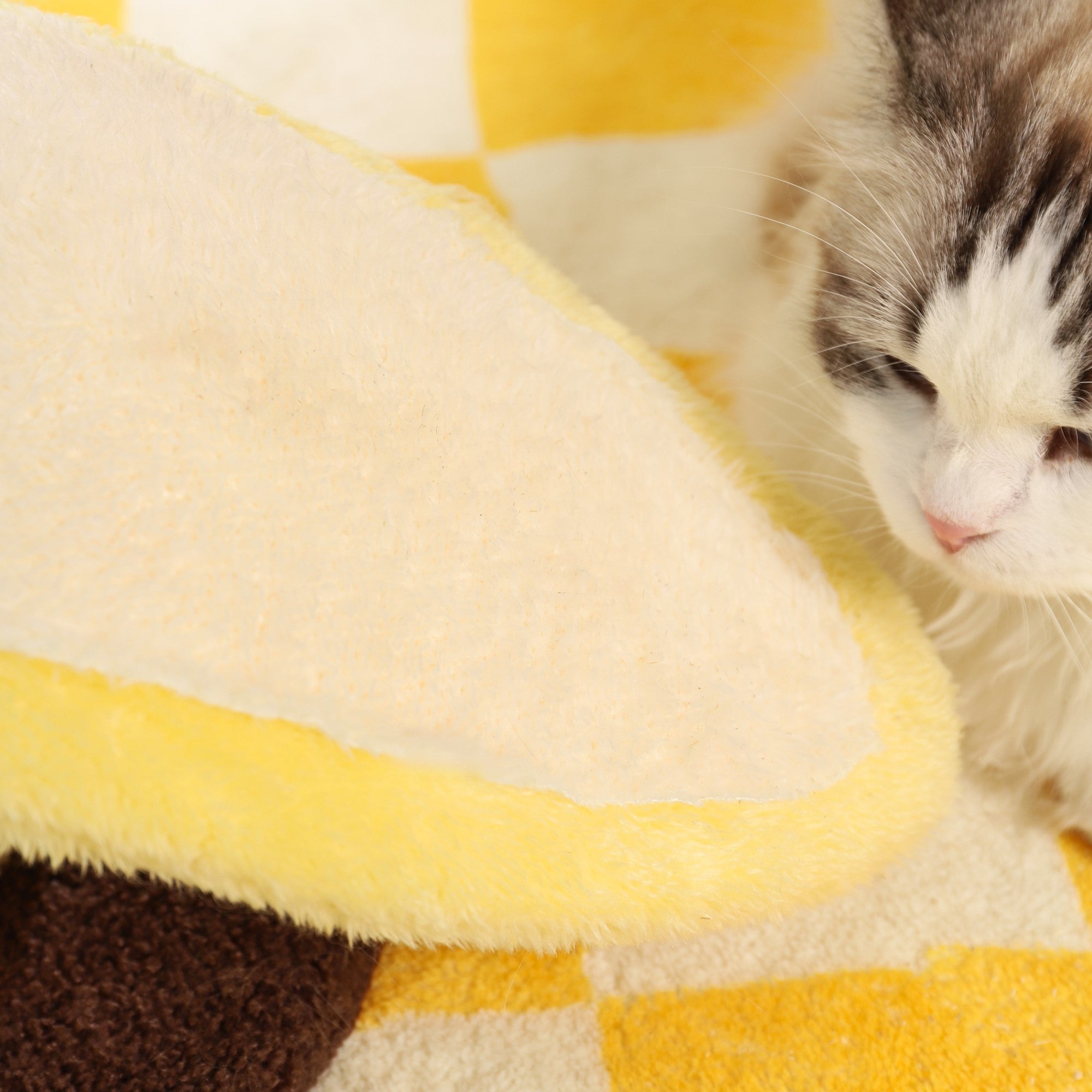 Fairela Pet Banana 17.3-in Hemp Cat Scratching Post, White/Yellow