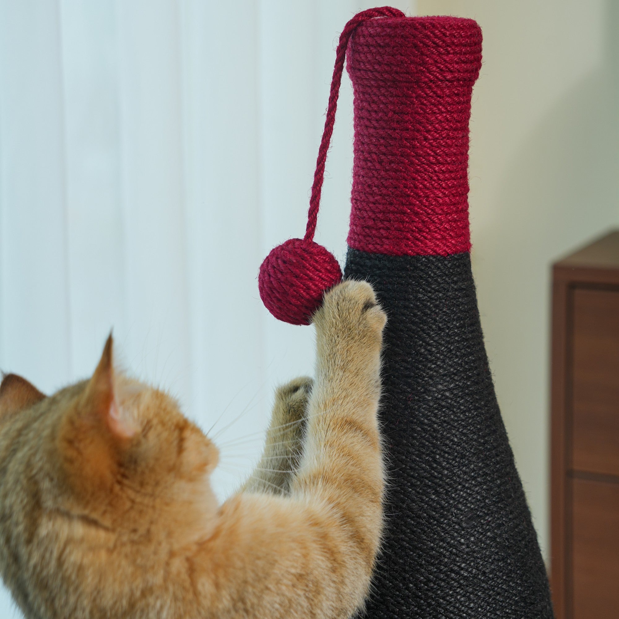 Fairela Pet Wine Bottle 24.8-in Hemp Cat Scratching Post, Black/Red